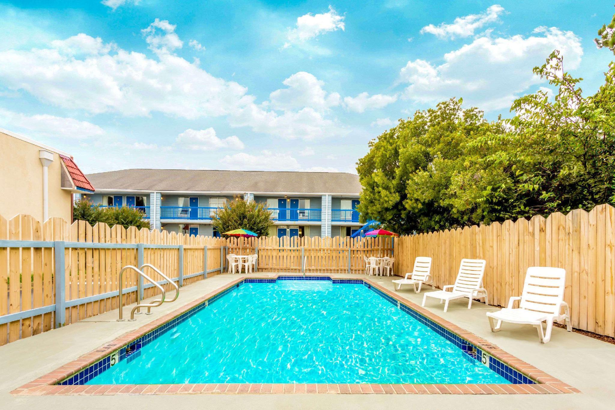 Travelodge By Wyndham Virginia Bay Hotel